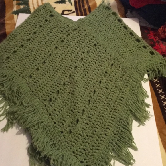 green crochet pancho - Picture 4 of 4